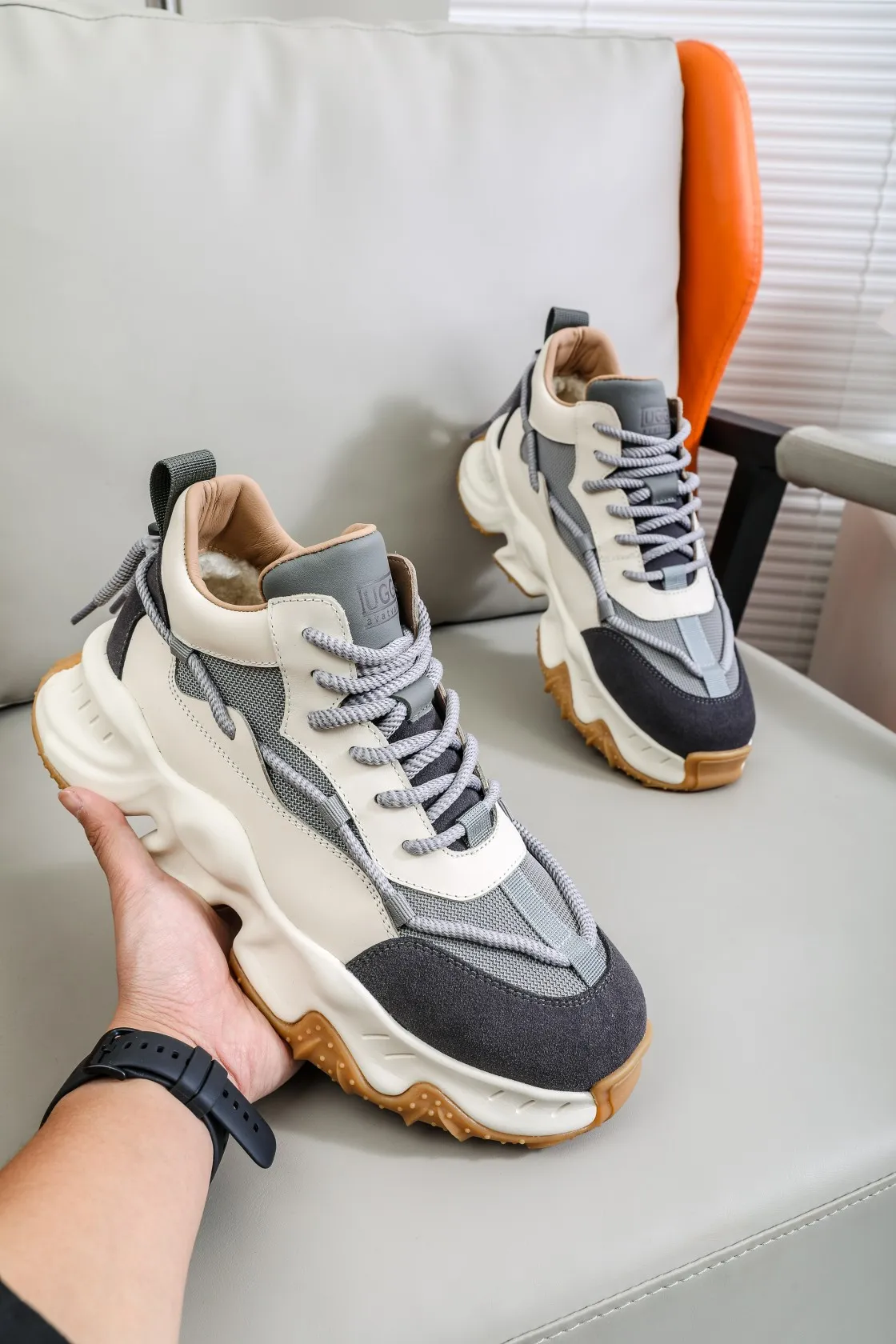 Men's shoes 💰620 IUGGI Heavy-duty thick-soled dad shoes EVA foam outsole Rarely seen on the market Retro version Very good-looking on the feet Mainly because it is so classy All-sheep fur lining Thick sole plate Super soft rebound Model 6081 Men's model 39-44 [issued]